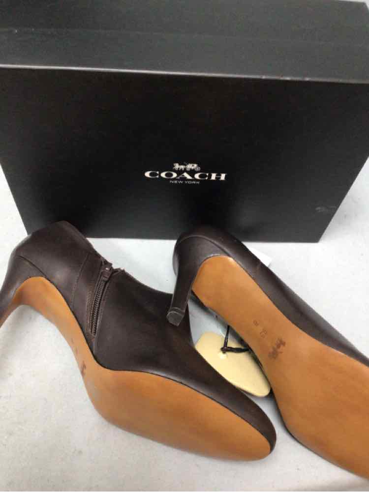 COACH SIZE 9 1/2 Ladies SHOES