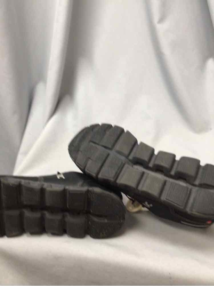 SIZE 9 1/2 ON CLOUD Men's SHOES