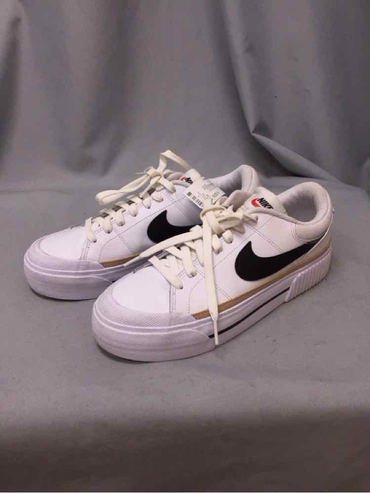 NIKE SIZE 9 Ladies SHOES