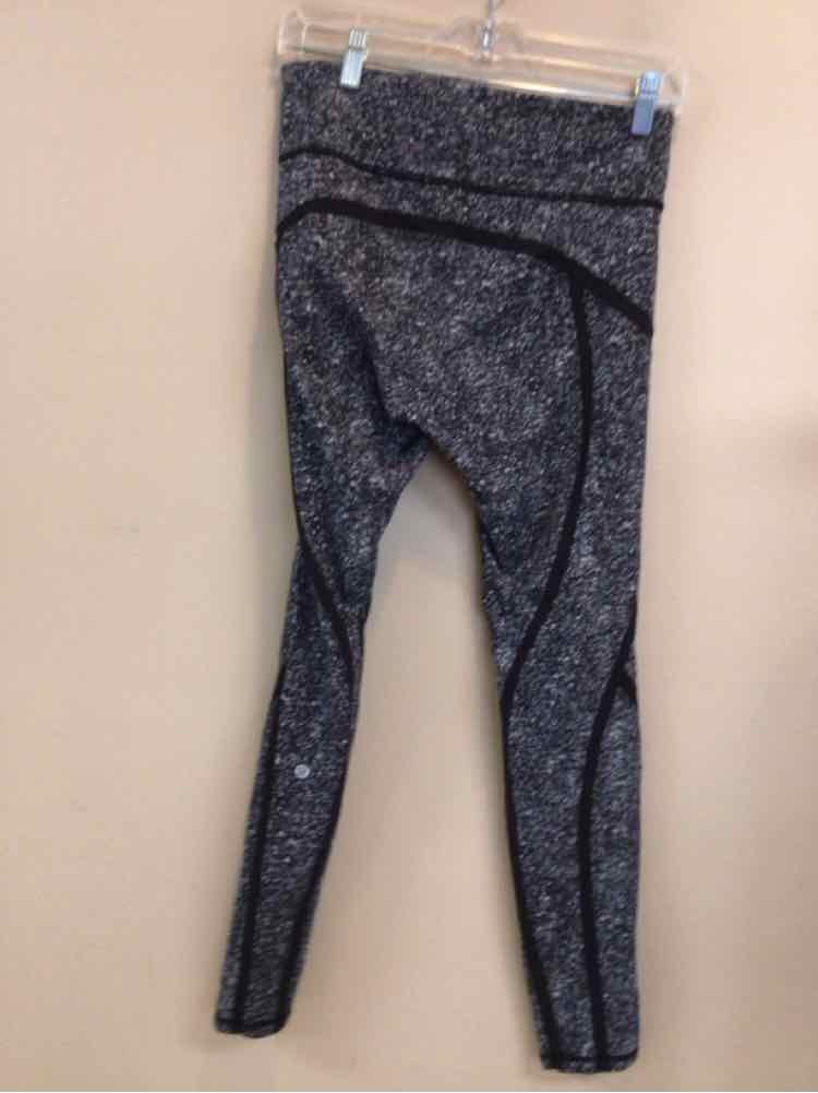 LULULEMON SIZE 8 Ladies EXERCISE