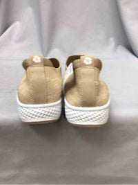 TOMMY BAHAMA SIZE 9 Ladies SHOES