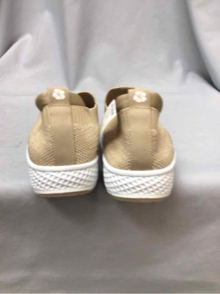 TOMMY BAHAMA SIZE 9 Ladies SHOES