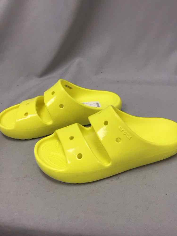 CROCS SIZE 6 Ladies SHOES