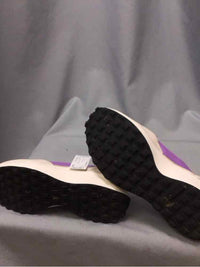 NIKE SIZE 8 1/2 Ladies SHOES