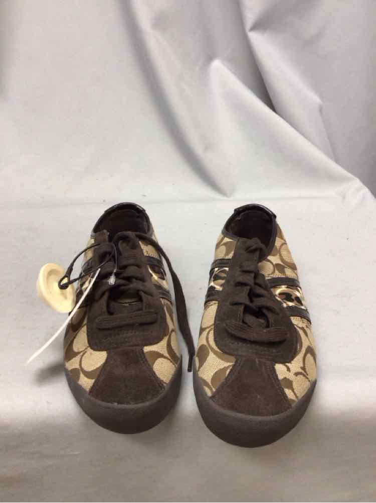 COACH SIZE 7 1/2 Ladies SHOES