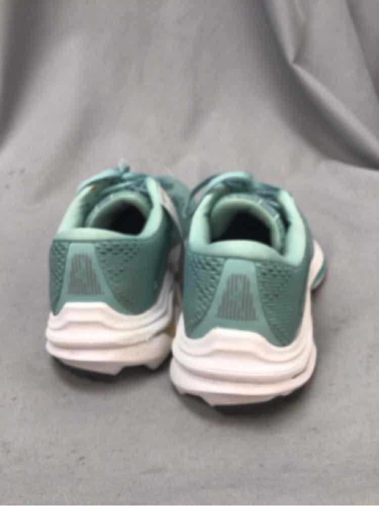 MIZUNO SIZE 8 1/2 Ladies SHOES