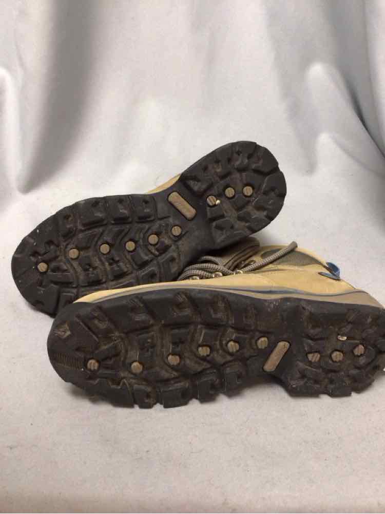 TIMBERLAND SIZE 7 1/2 Ladies SHOES