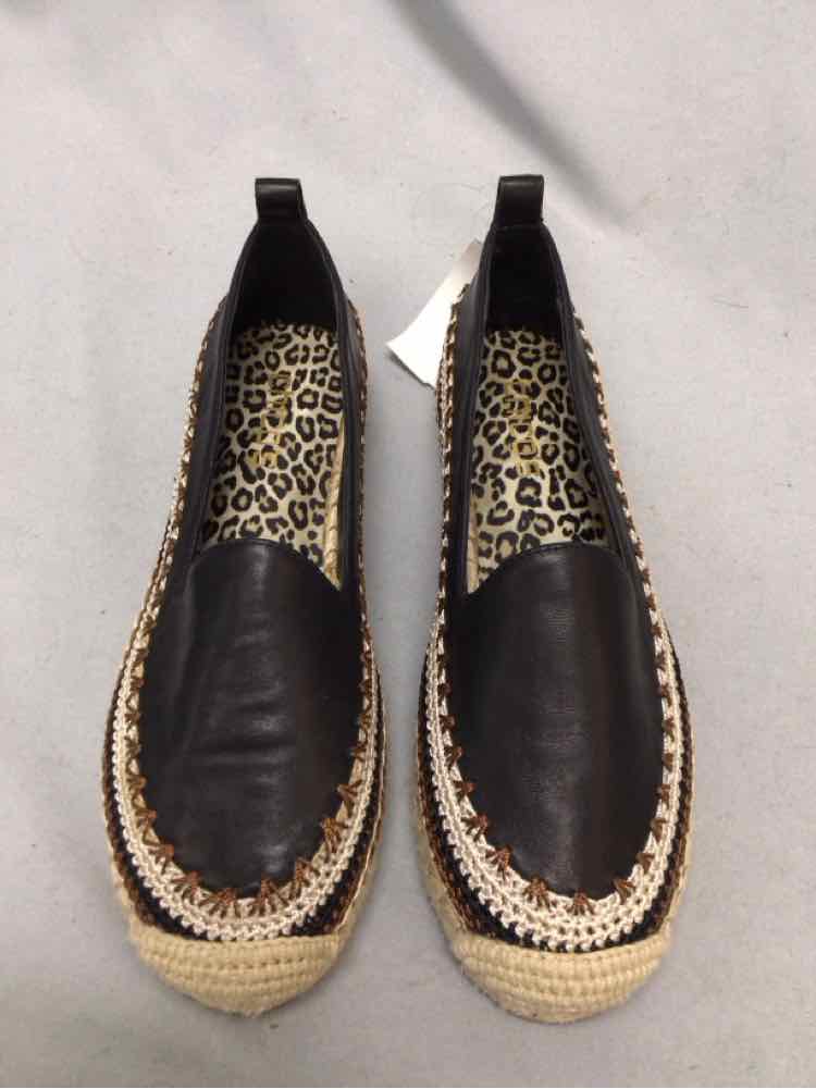 CHICOS SIZE 7 1/2 Ladies SHOES