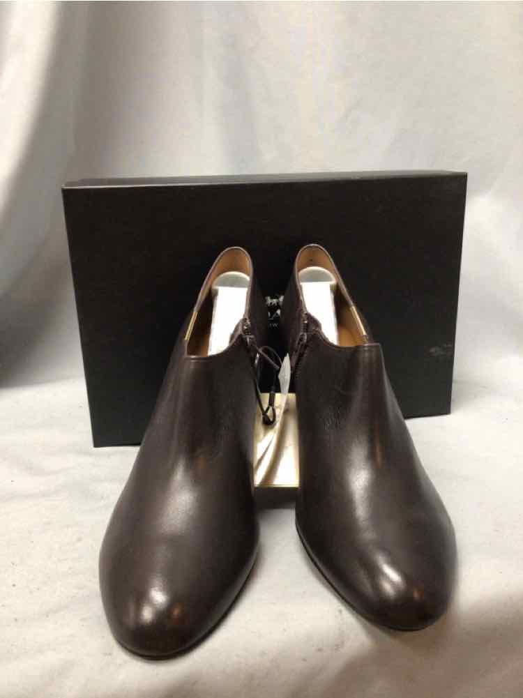 COACH SIZE 9 1/2 Ladies SHOES
