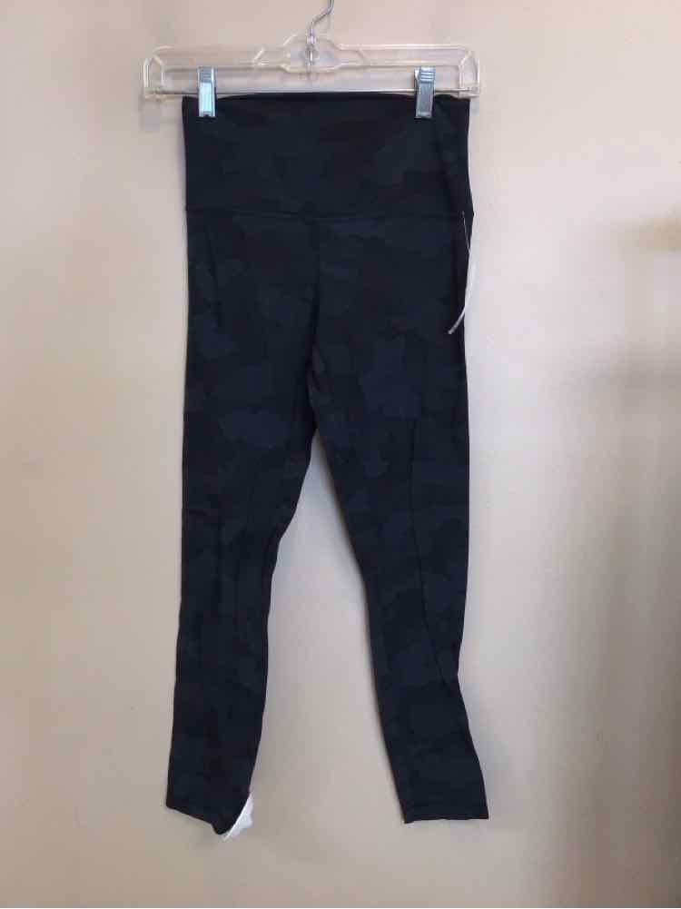 LULULEMON SIZE 6 Ladies EXERCISE