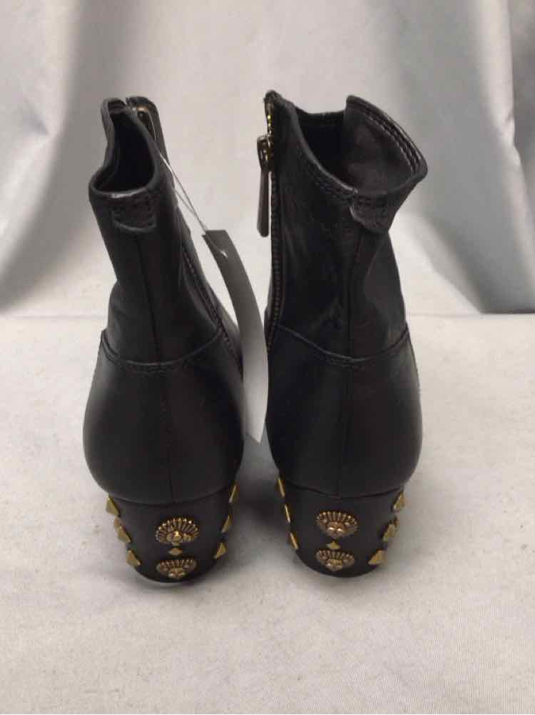 MICHAEL KORS SIZE 6 1/2 Ladies SHOES