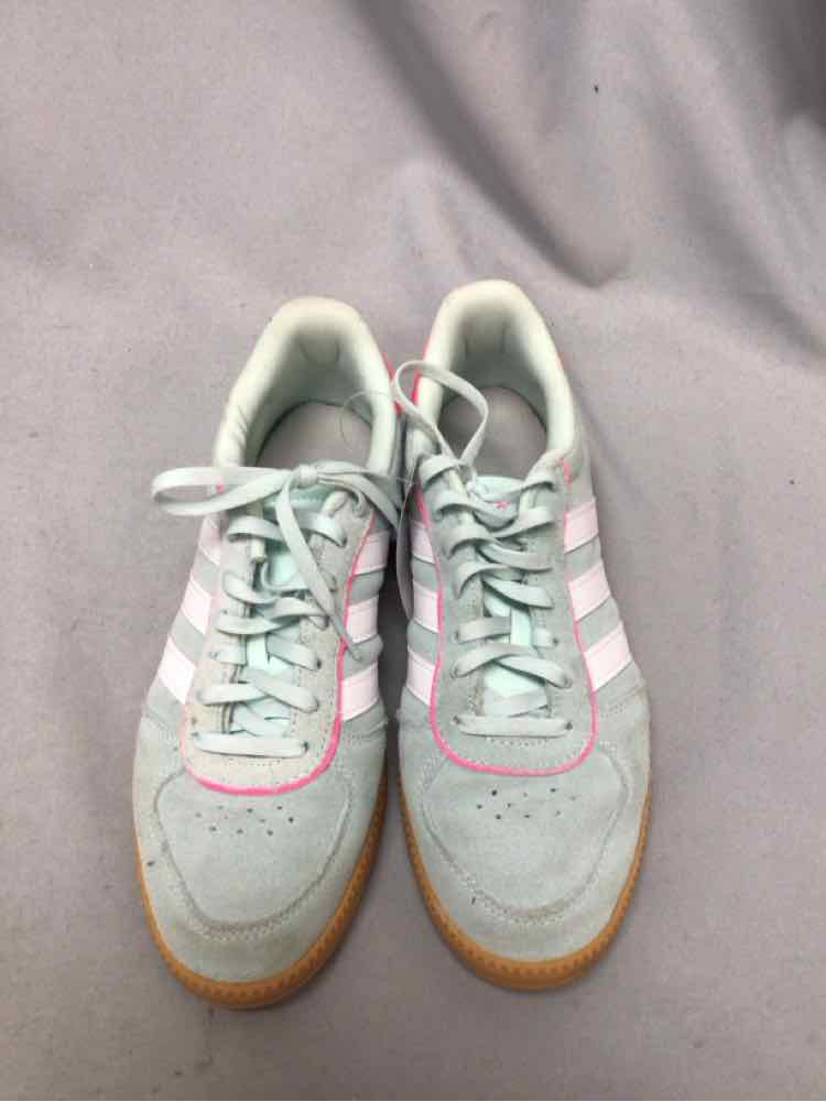 ADIDAS SIZE 7 Ladies SHOES