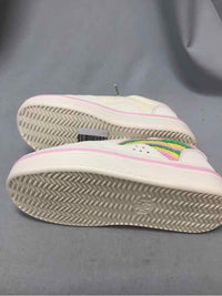 HEY DUDE SIZE 6 Ladies SHOES