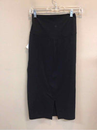 LULULEMON SIZE 6 Ladies SKIRT