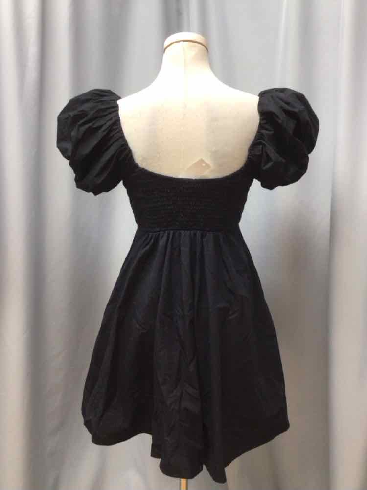 ABERCROMBIE & FITCH SIZE SMALL Ladies DRESS