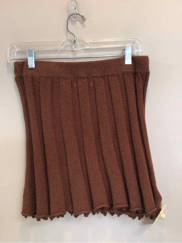 FREE-EST SIZE MEDIUM Ladies SKIRT