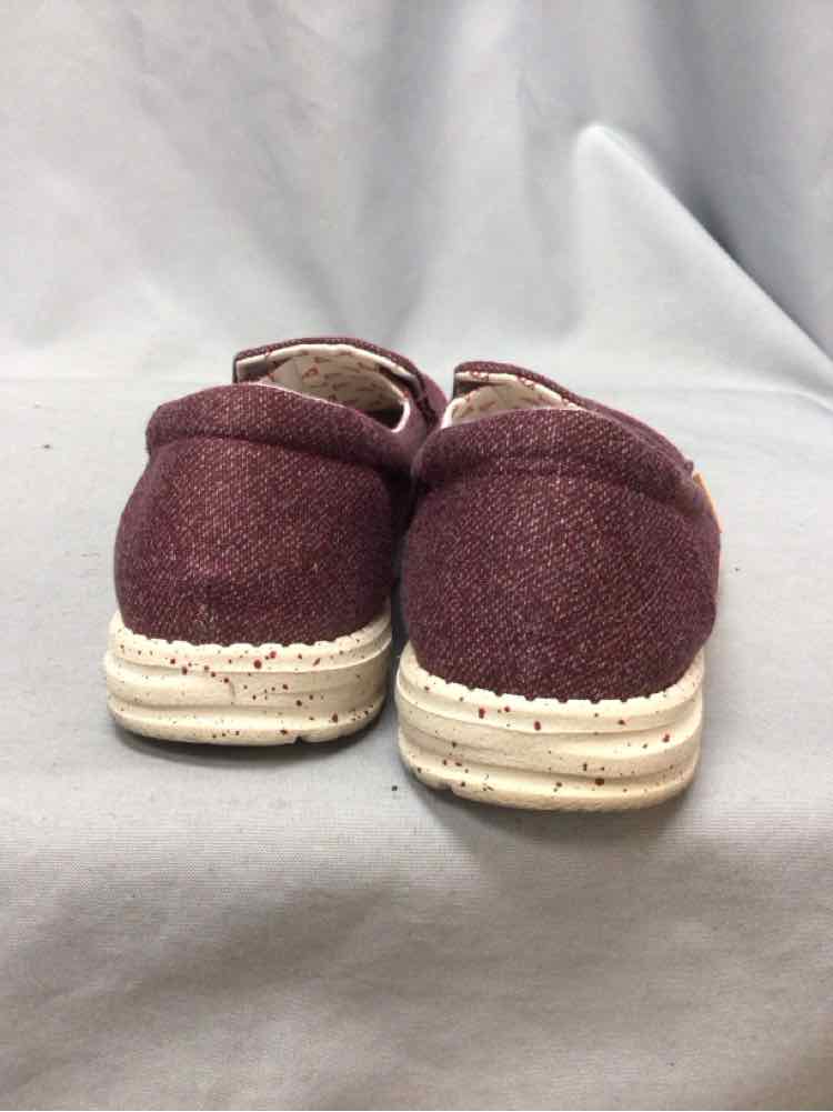 HEY DUDE SIZE 9 Ladies SHOES