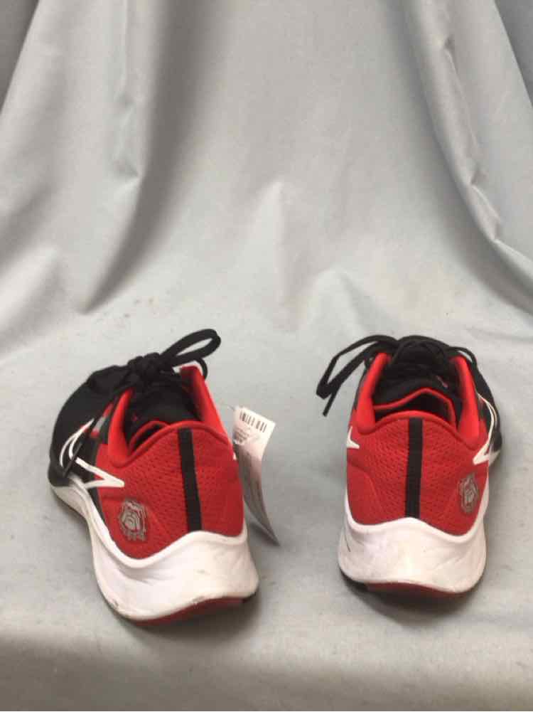 NIKE SIZE 9 Ladies SHOES