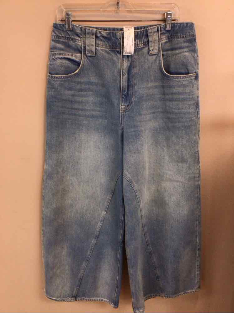 WE THE FREE SIZE 28 Ladies JEANS