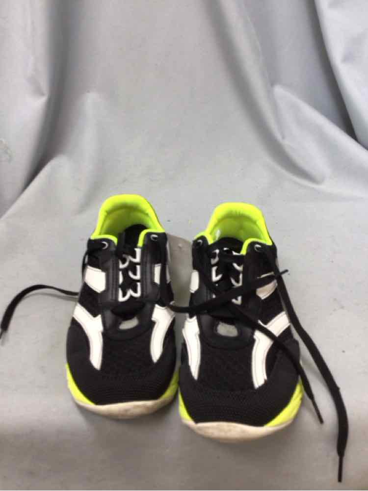 SAS SIZE 7 1/2 Ladies SHOES
