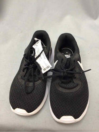 NIKE SIZE 6 Ladies SHOES