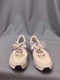 NIKE SIZE 8 1/2 Ladies SHOES