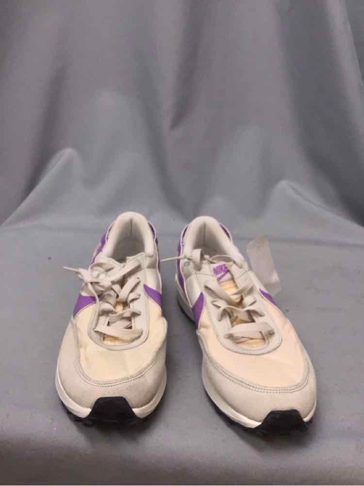 NIKE SIZE 8 1/2 Ladies SHOES