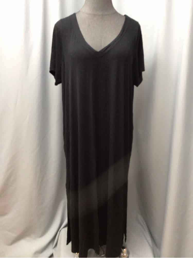 TORRID SIZE 26/28 Ladies DRESS