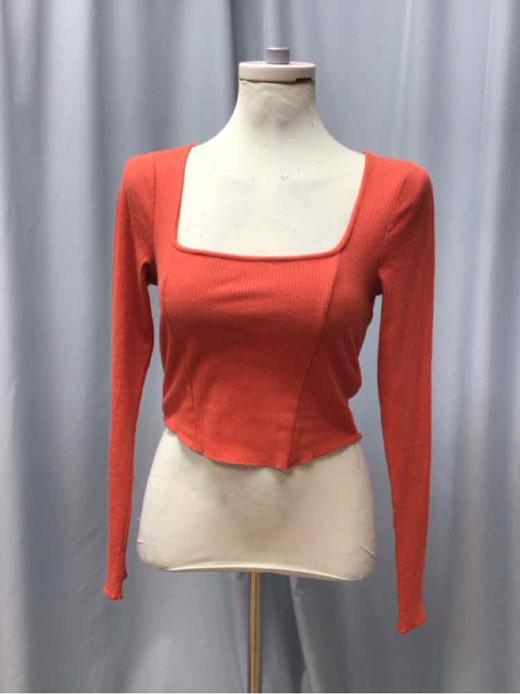 URBAN OUTFITTERS SIZE MEDIUM Ladies TOP