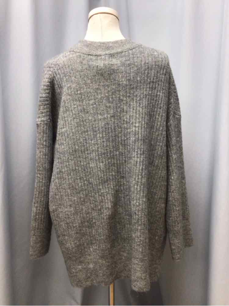 H & M SIZE MEDIUM Ladies TOP