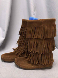 MINNETONKA SIZE 8 Ladies SHOES