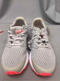 NEW BALANCE SIZE 7 1/2 Ladies SHOES