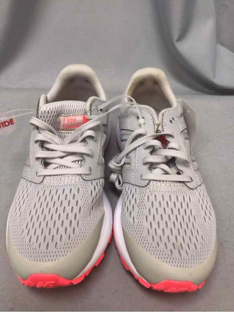 NEW BALANCE SIZE 7 1/2 Ladies SHOES