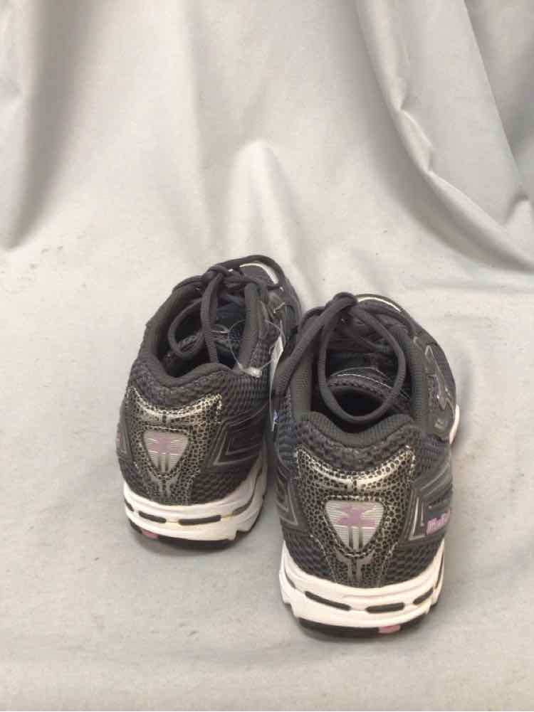 MIZUNO SIZE 9 1/2 Ladies SHOES