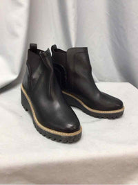 DV SIZE 9 Ladies SHOES