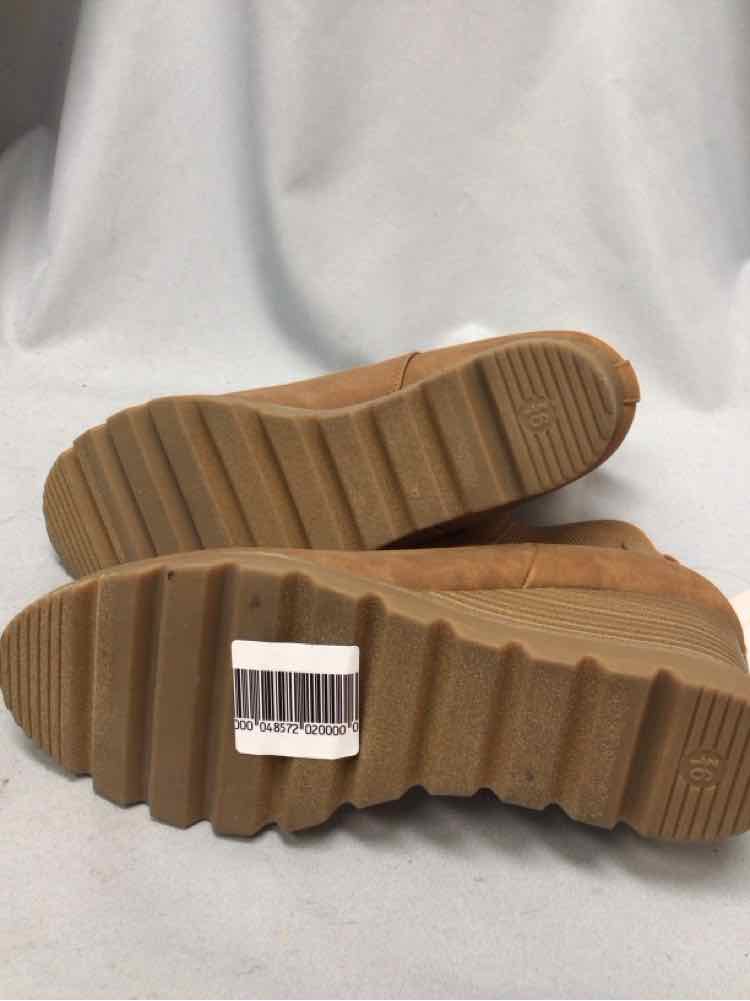 UNIVERSAL THREAD SIZE 9 1/2 Ladies SHOES