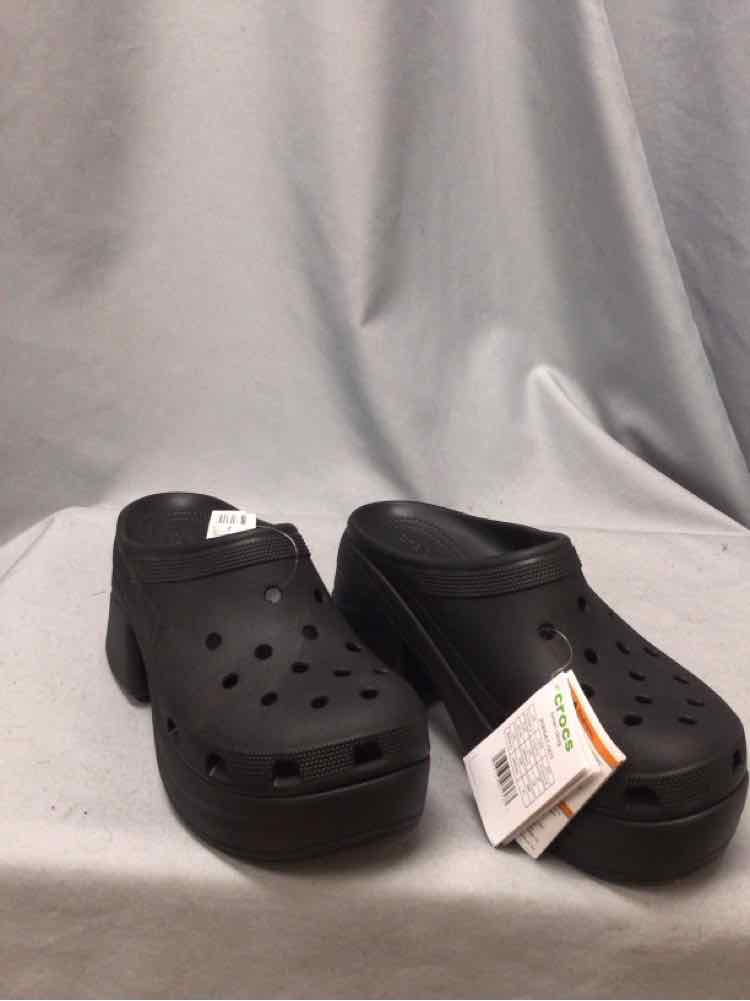 CROCS SIZE 12 Ladies SHOES