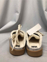 DV SIZE 8 Ladies SHOES