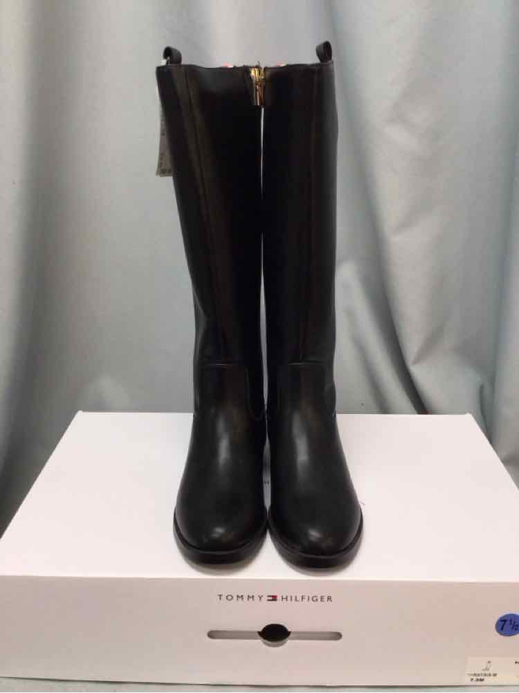 TOMMY HILFIGER SIZE 7 1/2 Ladies SHOES