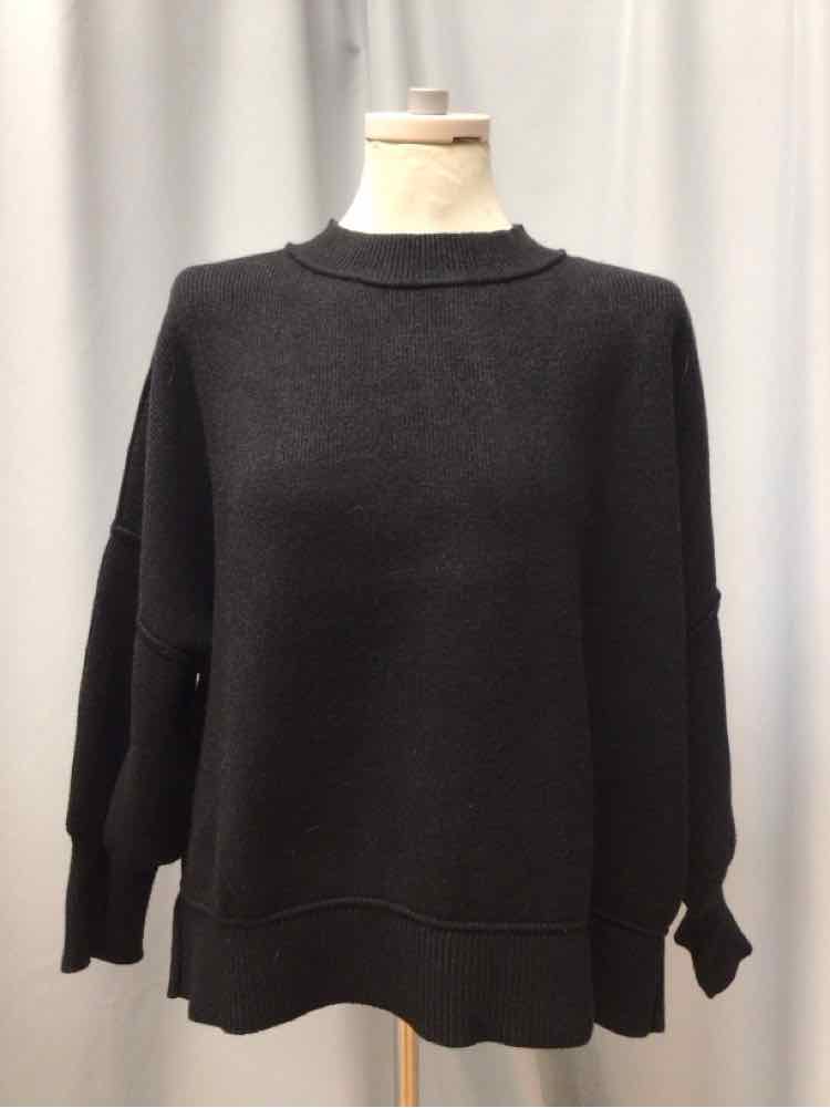 MOCO CLOTHING SIZE MEDIUM Ladies TOP