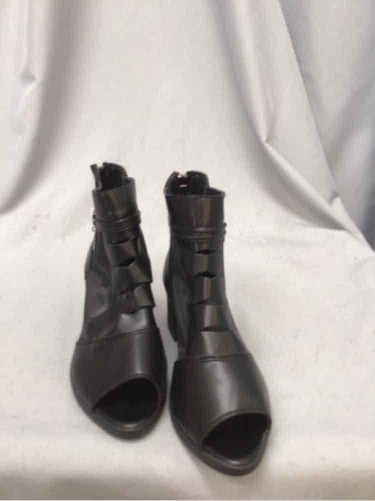 SIZE 39 Ladies SHOES