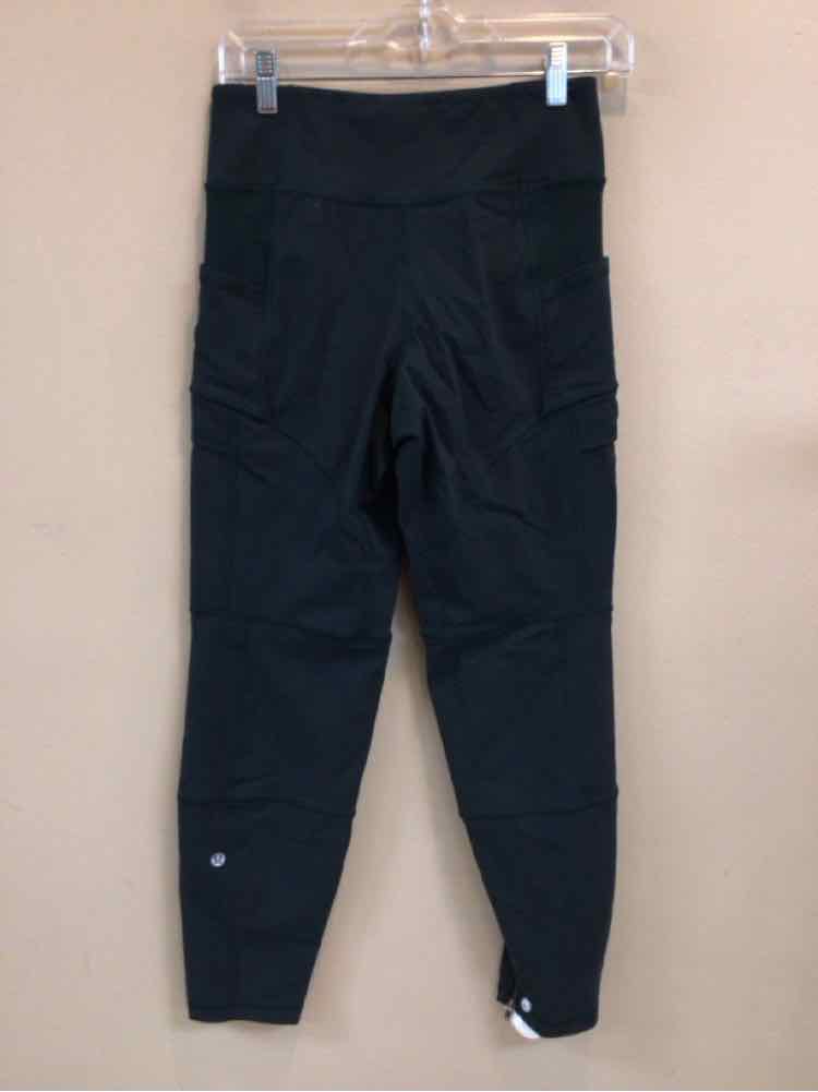 LULULEMON SIZE 4 Ladies EXERCISE