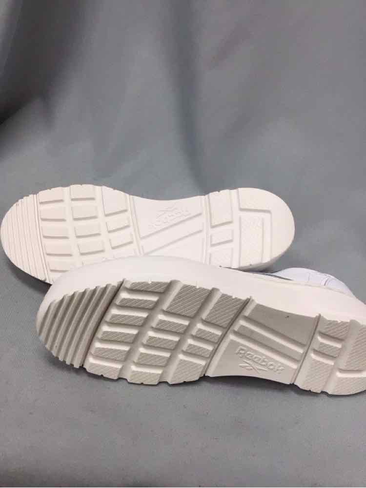 REEBOK SIZE 8 Ladies SHOES