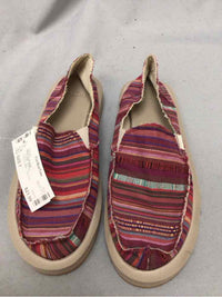 SANUK SIZE 7 Ladies SHOES