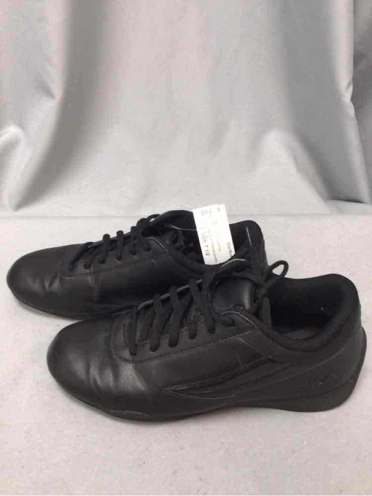 FILA SIZE 7 1/2 Ladies SHOES