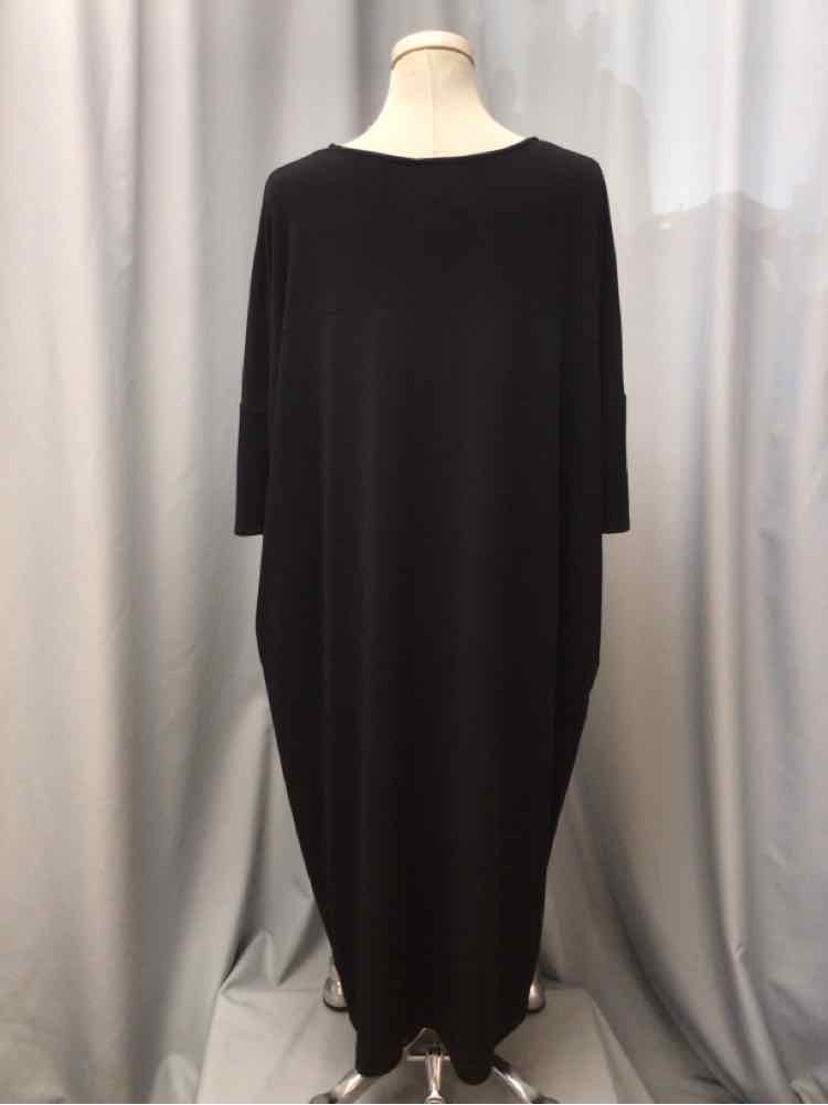 IC BY CONNIE K SIZE MEDIUM Ladies DRESS