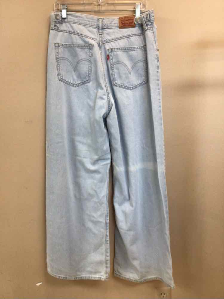 LEVI STRAUSS & CO SIZE 31 Ladies JEANS
