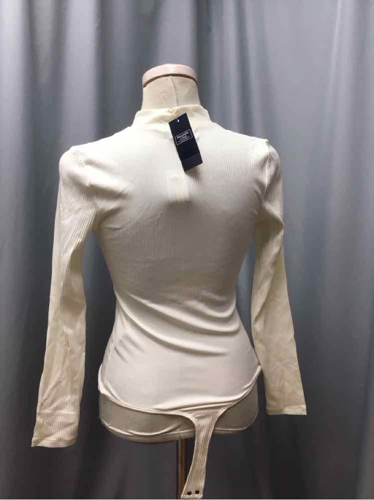 ABERCROMBIE & FITCH SIZE MEDIUM Ladies TOP
