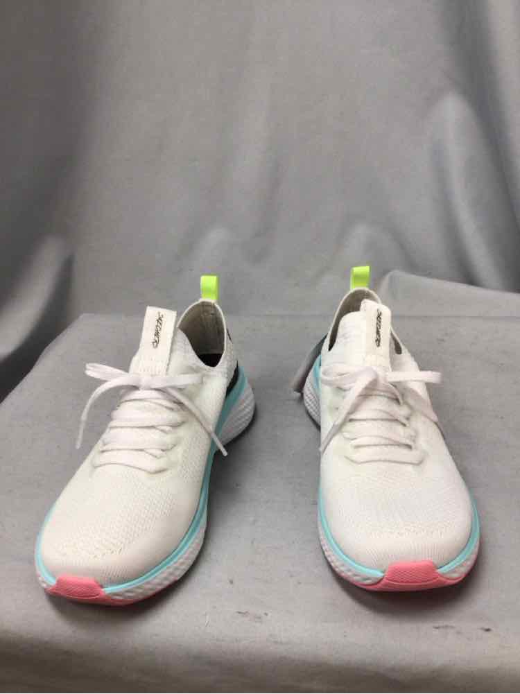 SKECHERS SIZE 7 Ladies SHOES