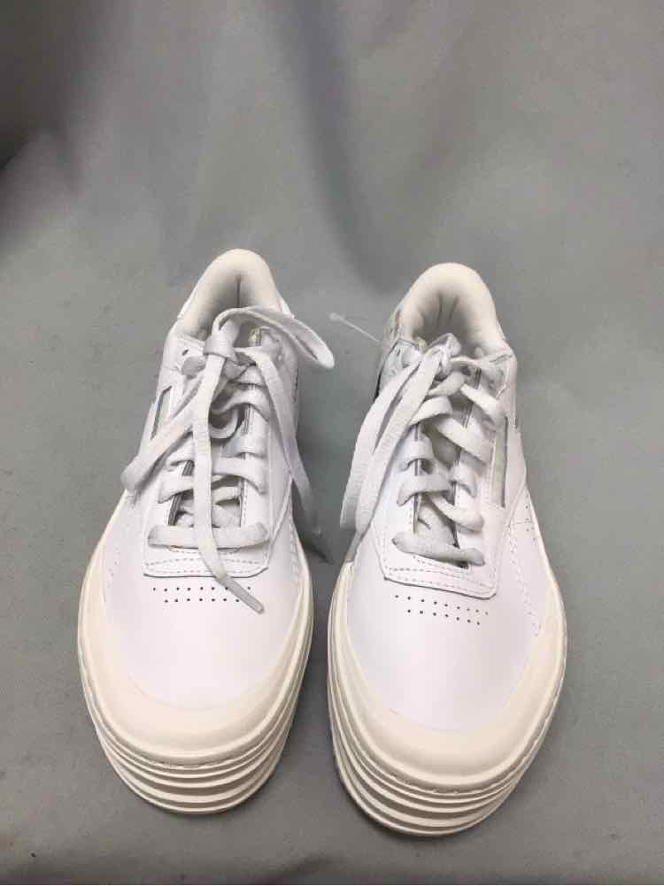 REEBOK SIZE 8 Ladies SHOES